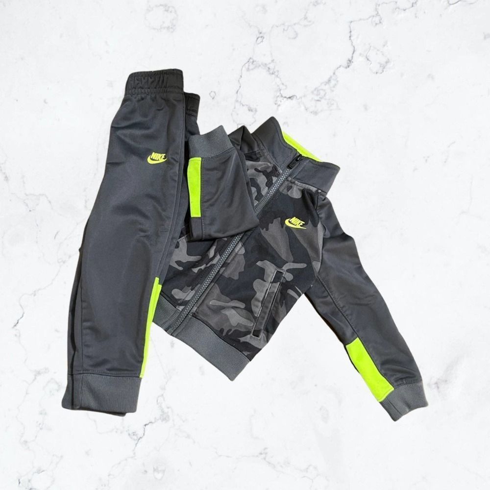Nike Baby Toddler 24M Sport Tracksuit sweat suit Set